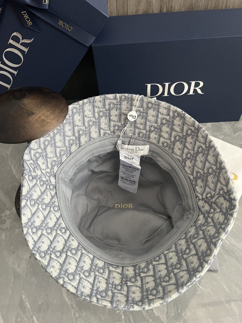 CHRISTIAN DIOR